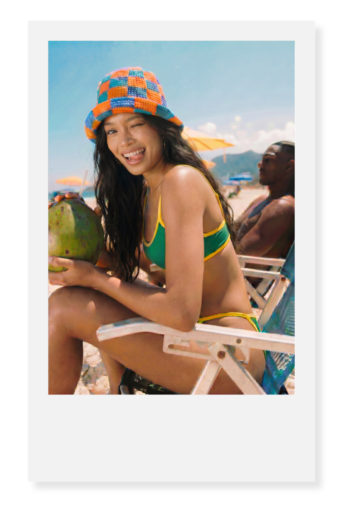 nina_plage_coco_sourire_cadre_6f2b620e-df20-4a1f-8281-4cd29c25a092.png